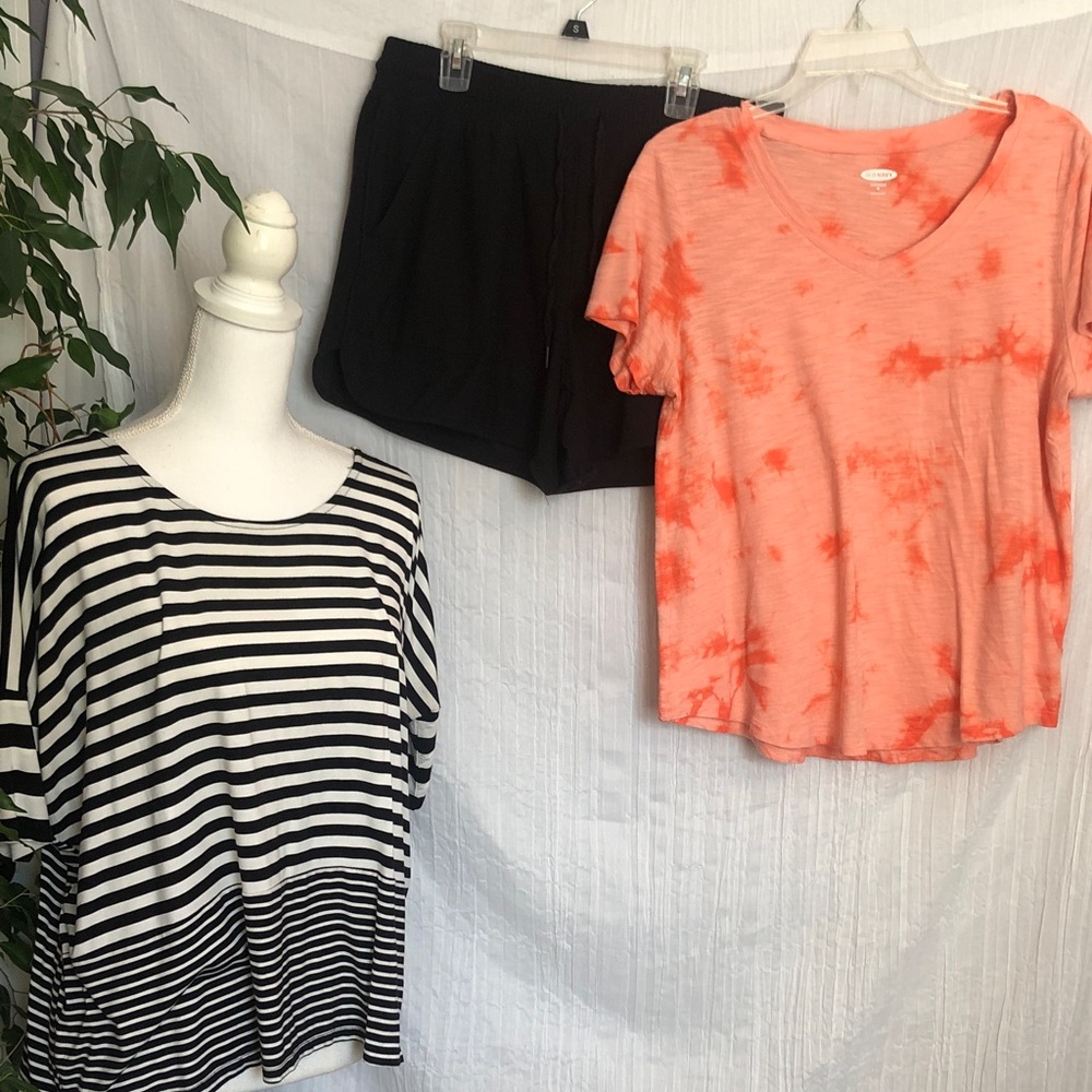 HEM & THREAD OLD NAVY & DANSKIN size M 2 casual tops & black shorts